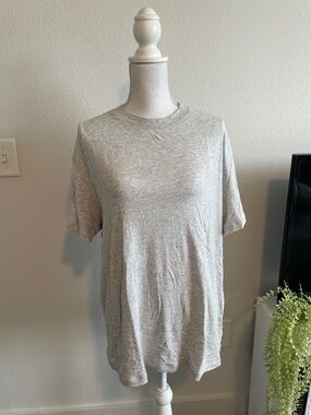 SKIMS Essential Tee – Size L – Light Heather Gray